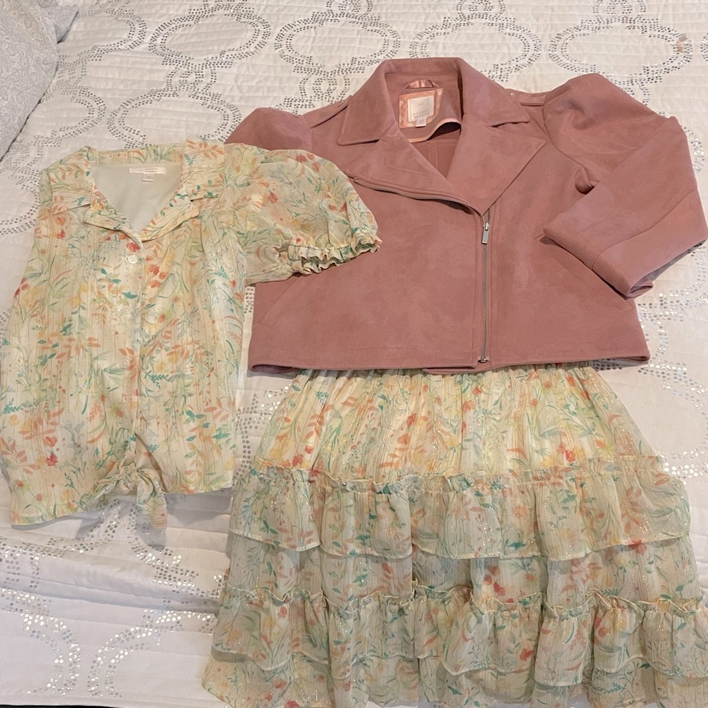 Adorable, floral print, Lauren Conrad outfit~ skirt, blouse & crop coat.
